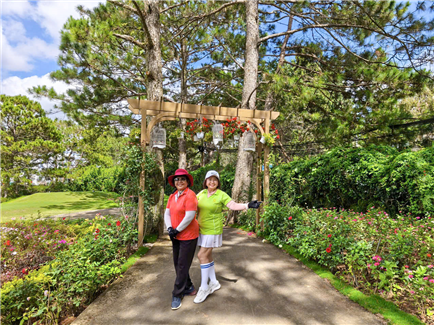 𝐅𝐋𝐎𝐖𝐄𝐑 𝐅𝐈𝐄𝐋𝐃? 𝐍𝐎, 𝐃𝐀𝐋𝐀𝐓 𝐆𝐎𝐋𝐅 𝐂𝐎𝐔𝐑𝐒𝐄𝐒 