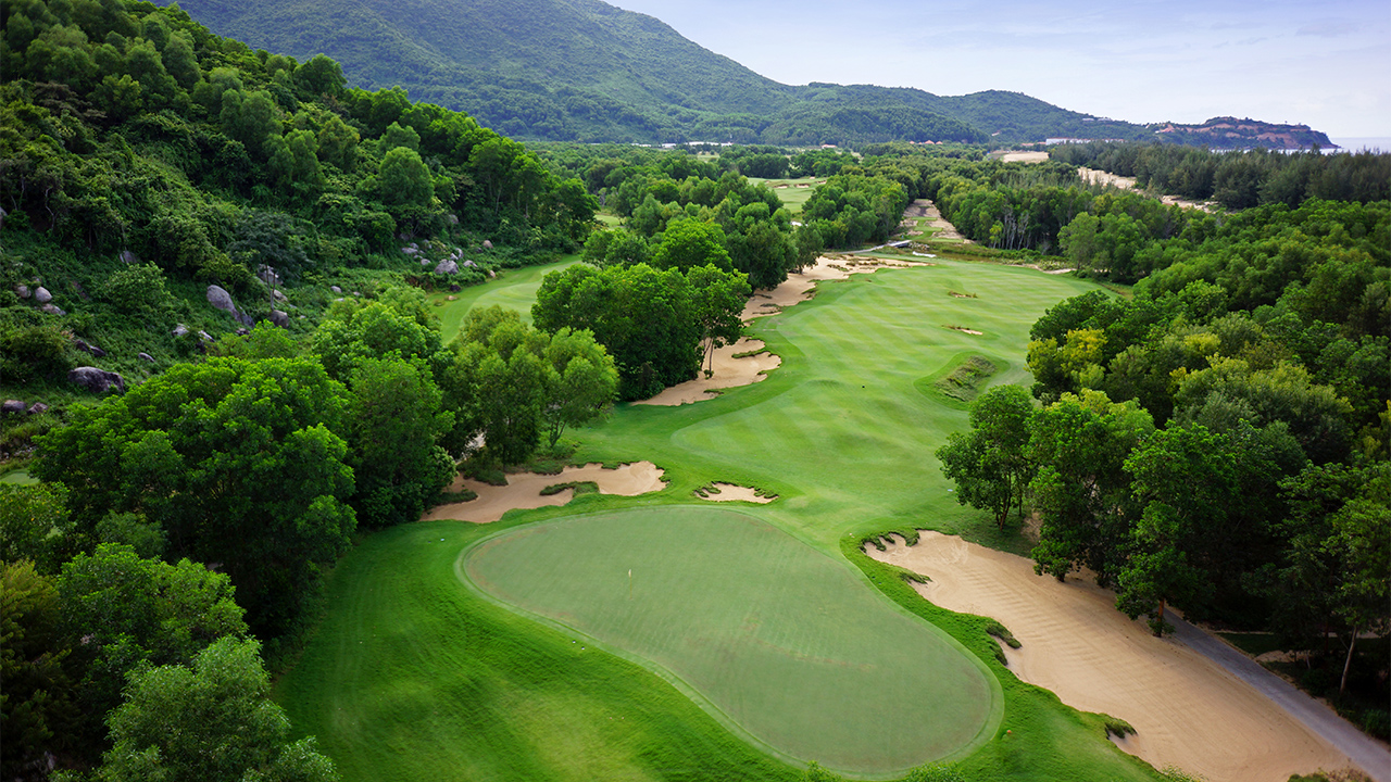Bangkok - Danang (2-Country) Golf Package 9 Days / 8 Nights 